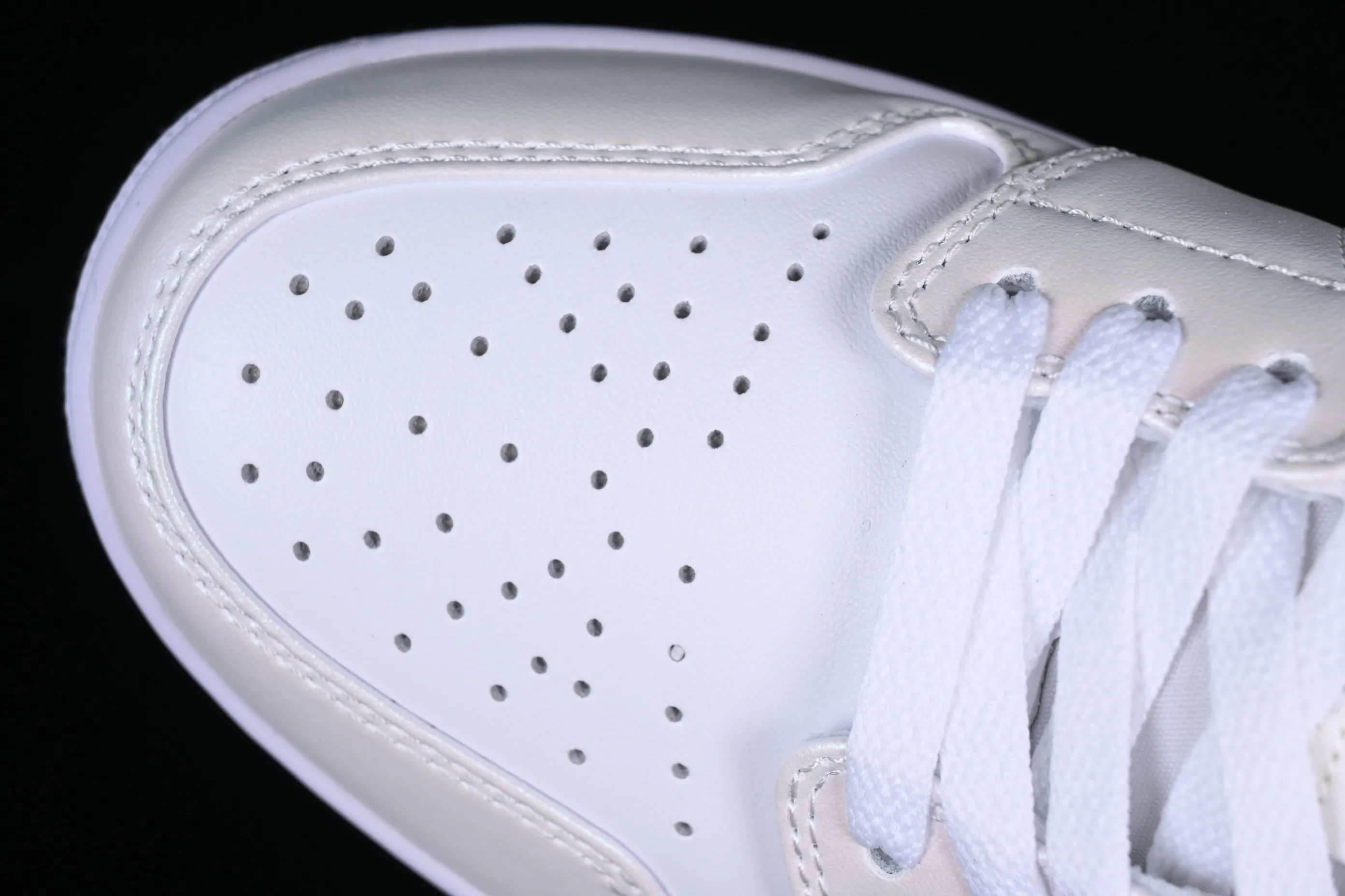All categories Air Jordan Jordan series basketball shoes Air Jordan 1 Low Z version Air Jordan 1 Low "White and Black" AJ1 Joe 1 white and black color matching low-top cultural casual sneakers 553558-132